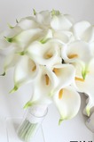 La sposa tiene una simulazione calla lily fiore bouquet damigelle fiore fiore ragazza mano