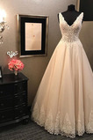 Abito da sposa Applique Cerniera V-Scollo Tulle Corpo a pera Treno di spazzata
