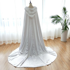 Mantello da sposa scialle con cappuccio in raso lungo colore scialle