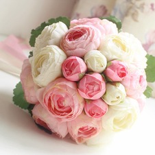 Bouquet di fiori a mano semplice diamante perla atmosferica una matrona d'onore