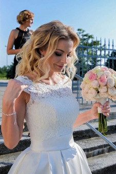 Abito da sposa Piccola t Festoni A-Line Naturale Treno di spazzata