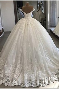 Abito da sposa Pizzo Clessidra Cappellini a linea Cattedrale di treno