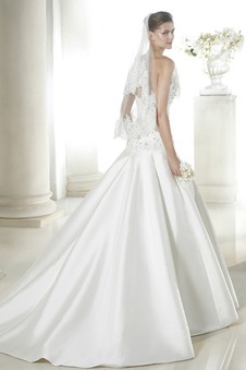 Abito da sposa Primavera Bassa unbacked Cuore Pizzo francese Con Velo