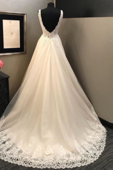 Abito da sposa Applique Cerniera V-Scollo Tulle Corpo a pera Treno di spazzata