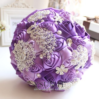 Viola diamante perla nozze sposa foto layout decorazione creativa che tengono i fiori - Pagina 1